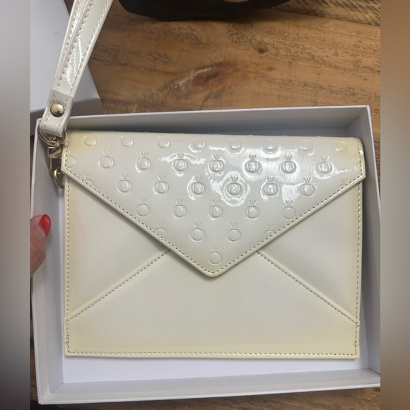 Pandora wristlet‎ purse - discoloration - Picture 1 of 6